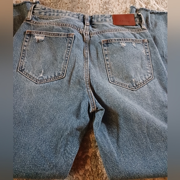 Sharpae Highrise Distressed denim - Picture 3 of 5